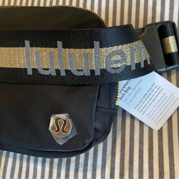 Lululemon Wordmark Everywhere Beltbag 1L - Picture 5 of 9